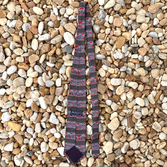 Burberrys Men’s Red/Blue Patterned Tie - Picture 4 of 6